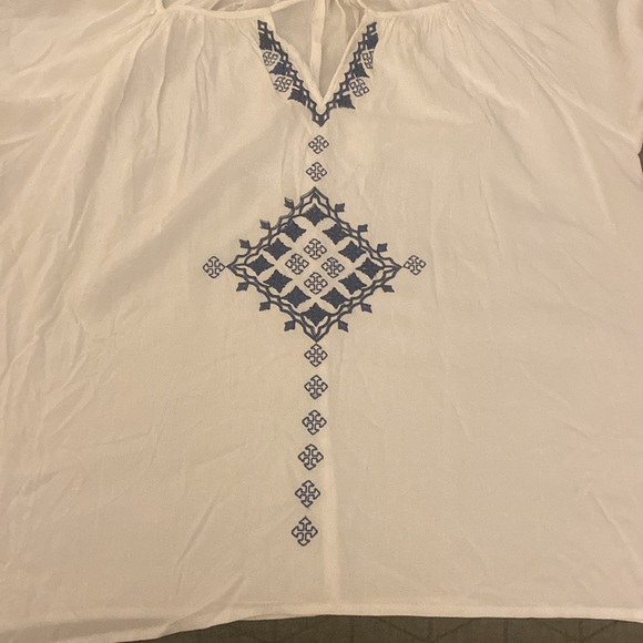 New Boho white and blue embroidered peasant top - Picture 4 of 7
